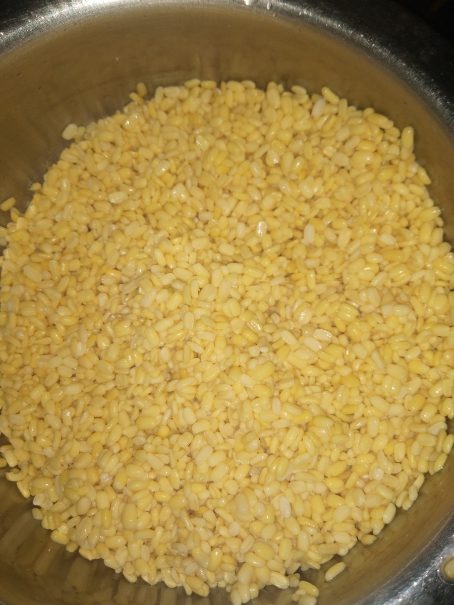 Wash and soak moong dal for 2 hours.