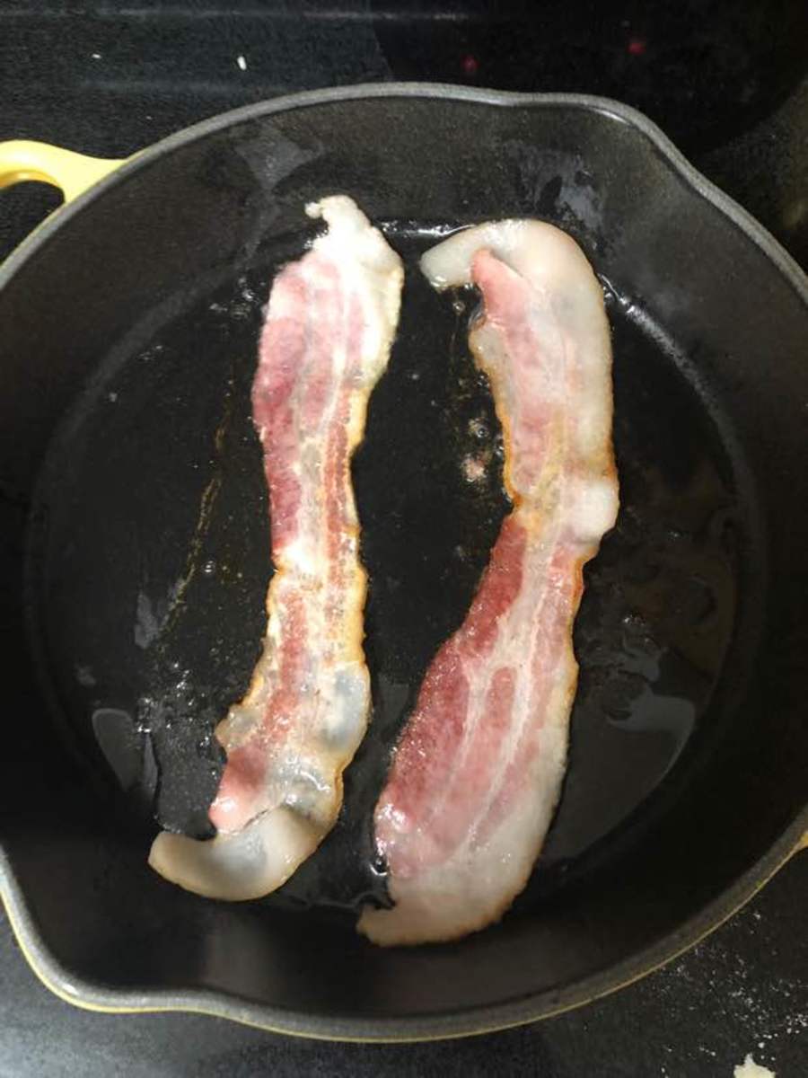 Bacon in my favorite Le Creuset cast iron frying pan.