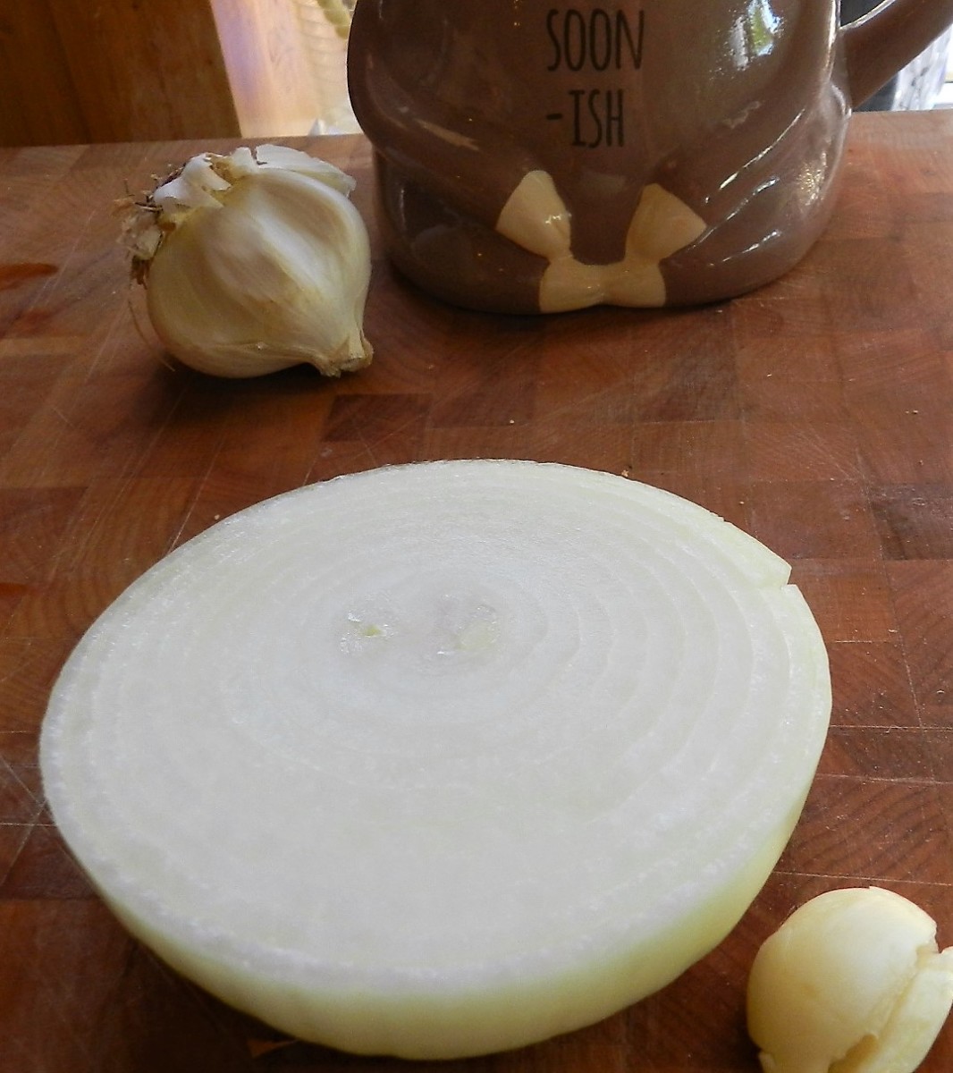 Chop onion and garlic. 