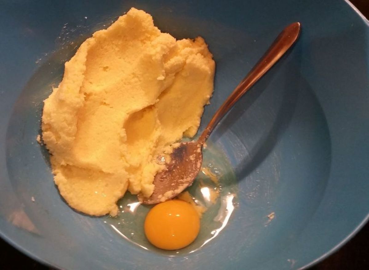 Cream the butter, sugar and vanilla extract together in a large mixing bowl.