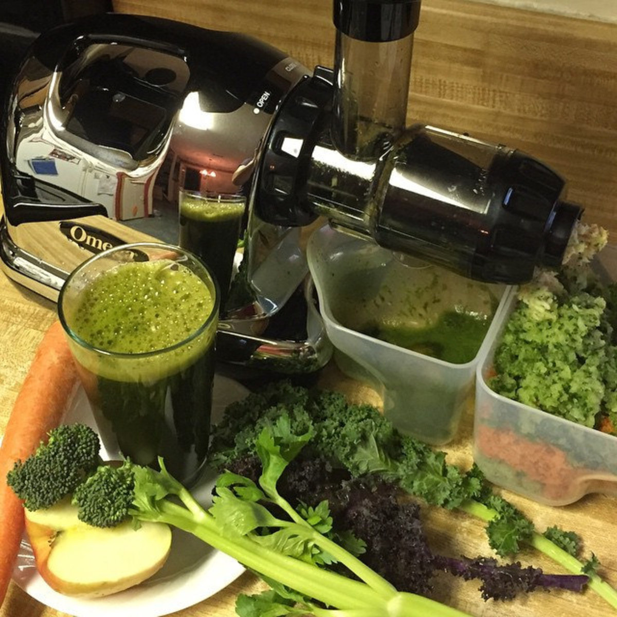 Notice that a juicer or blender can handle apples, kale, and celery.