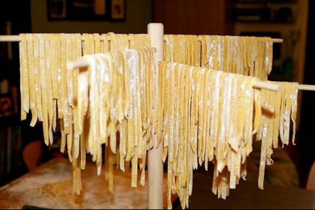 Drying fresh homemade noodles