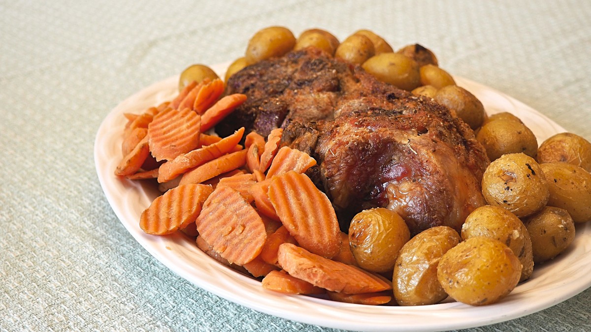 Potatoes and carrots are excellent side options for this delicious dish.