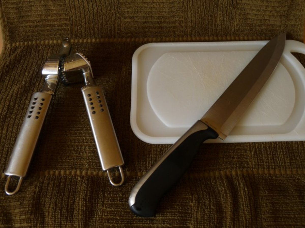 Garlic press vs cutting board and broad bladed knife