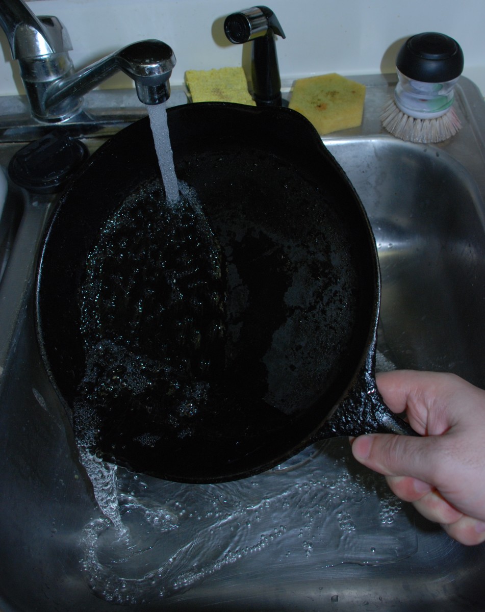 After your first scrubbing session, rinse the pan to see how you did. 