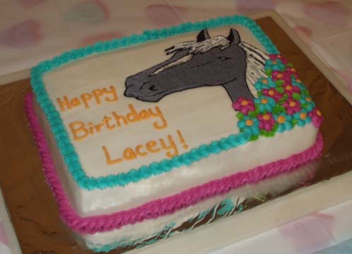 For Lacey's 12th birthday, her cousin drew a horse on a cake.