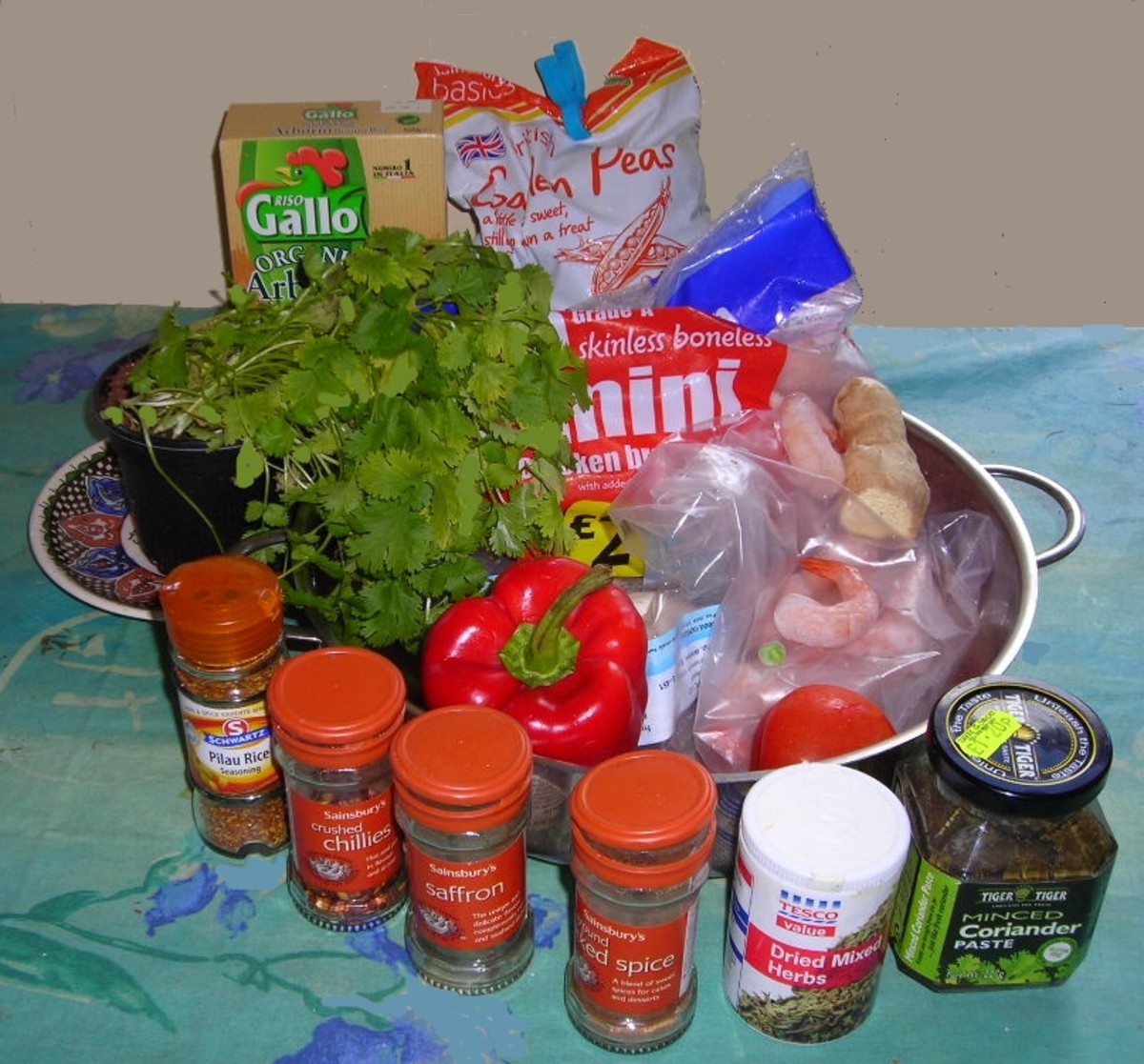 The ingredients for the paella.