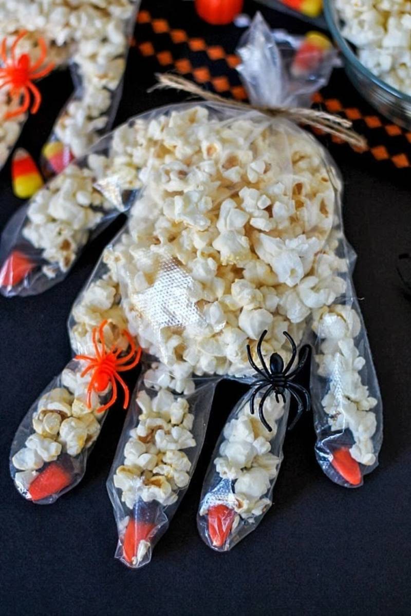 These popcorn hands are incredibly simple to put together but they look great. 