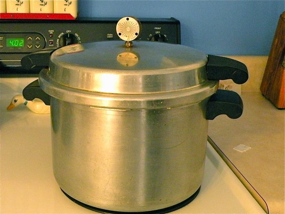 Pressure Cooker set at 10 lbs.