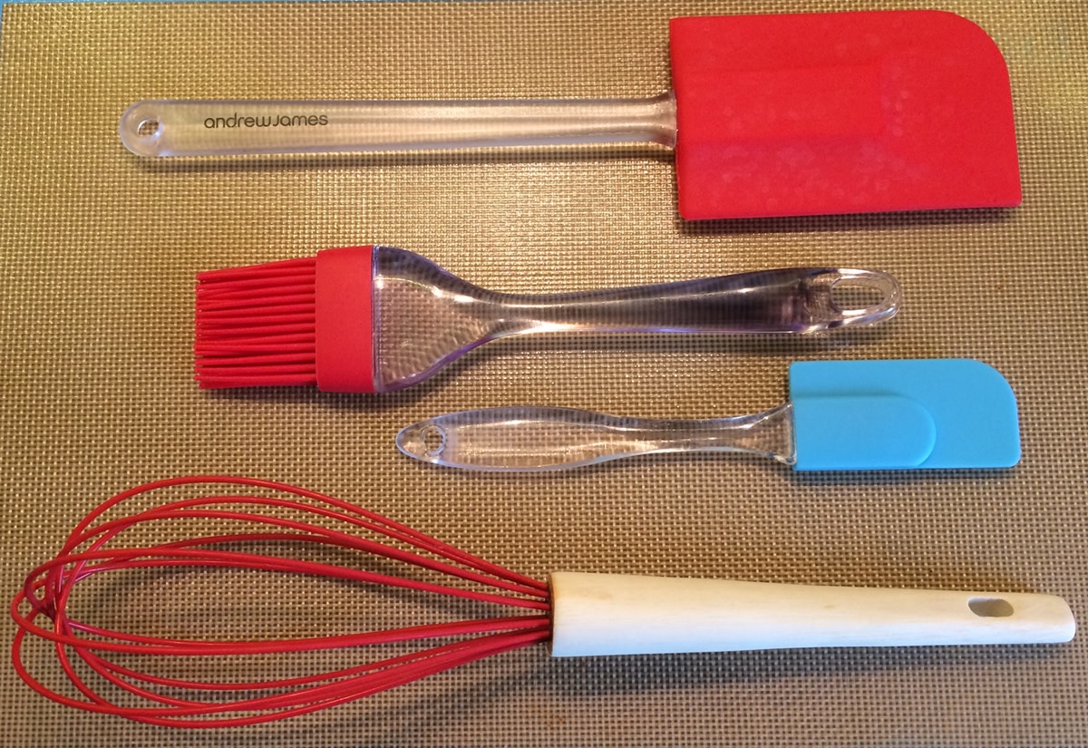 Here is my small, but useful collection of silicone baking tools, easy to use and even easier to clean!