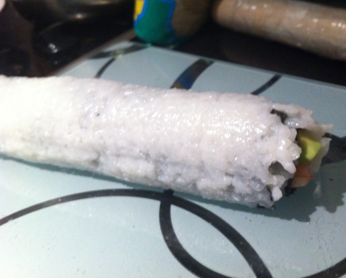 https://images.saymedia-content.com/.image/t_share/MTc0NjE4NDI3NTI3MzQyMDcw/make-sushi-at-home.jpg