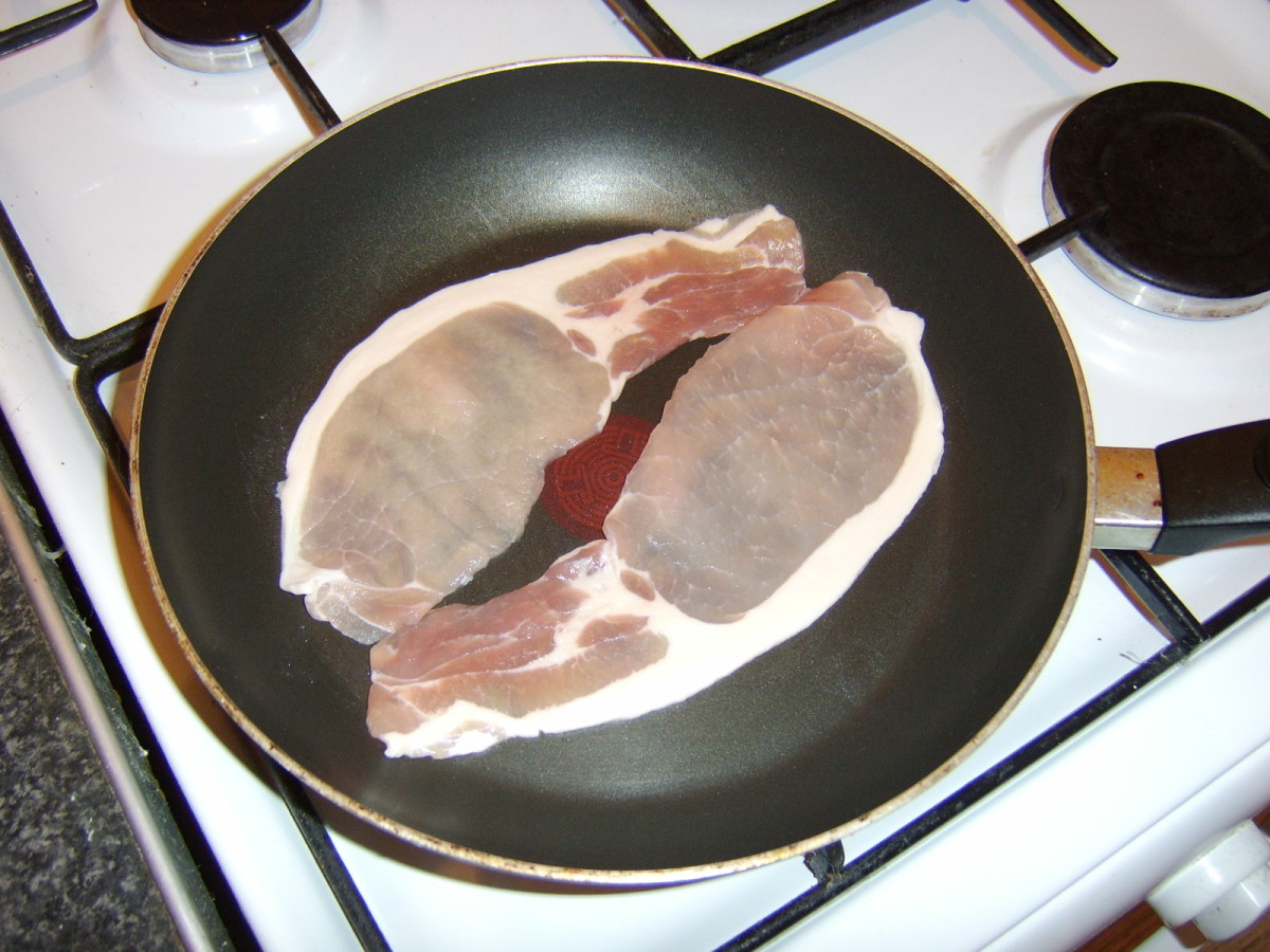 Frying the bacon in the pan in which the scallops will be seared.