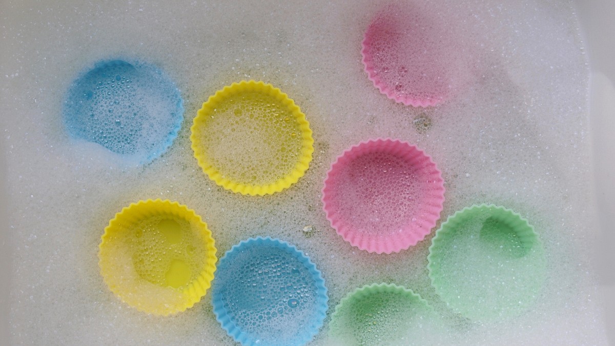 Here are some tips to help make cleaning smaller silicone molds easier.