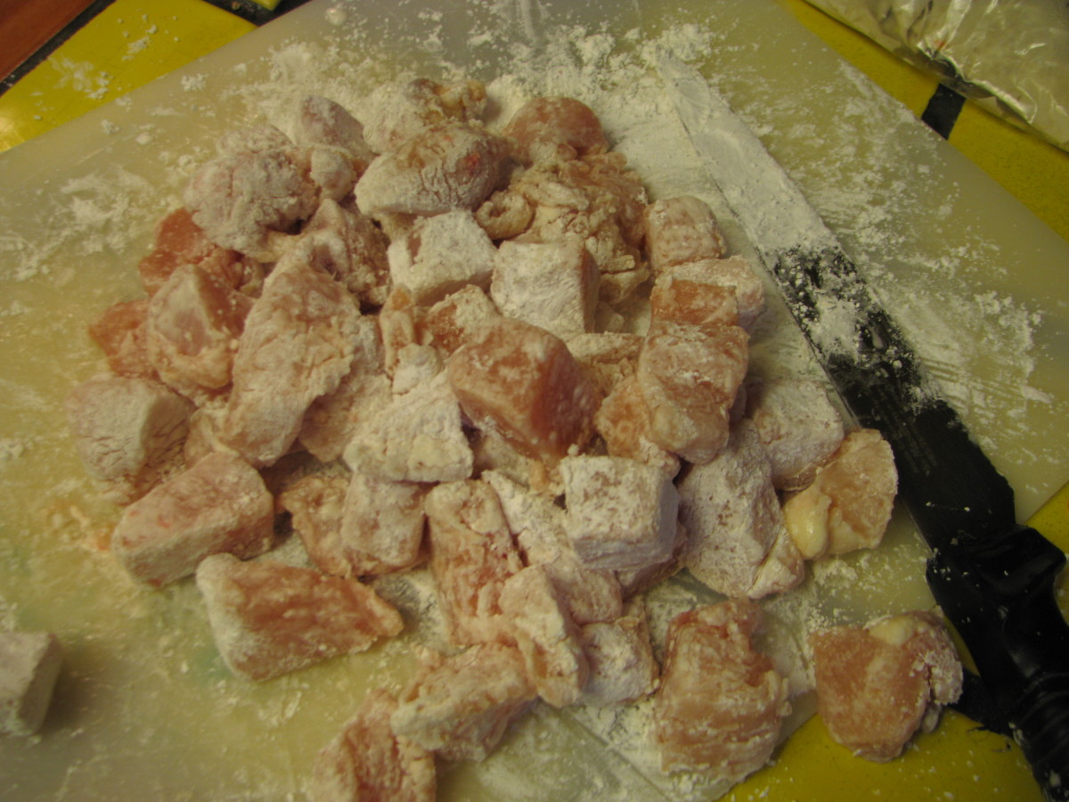 1. Cut up chicken. Pour on cornstarch and mix until all the pieces are coated.