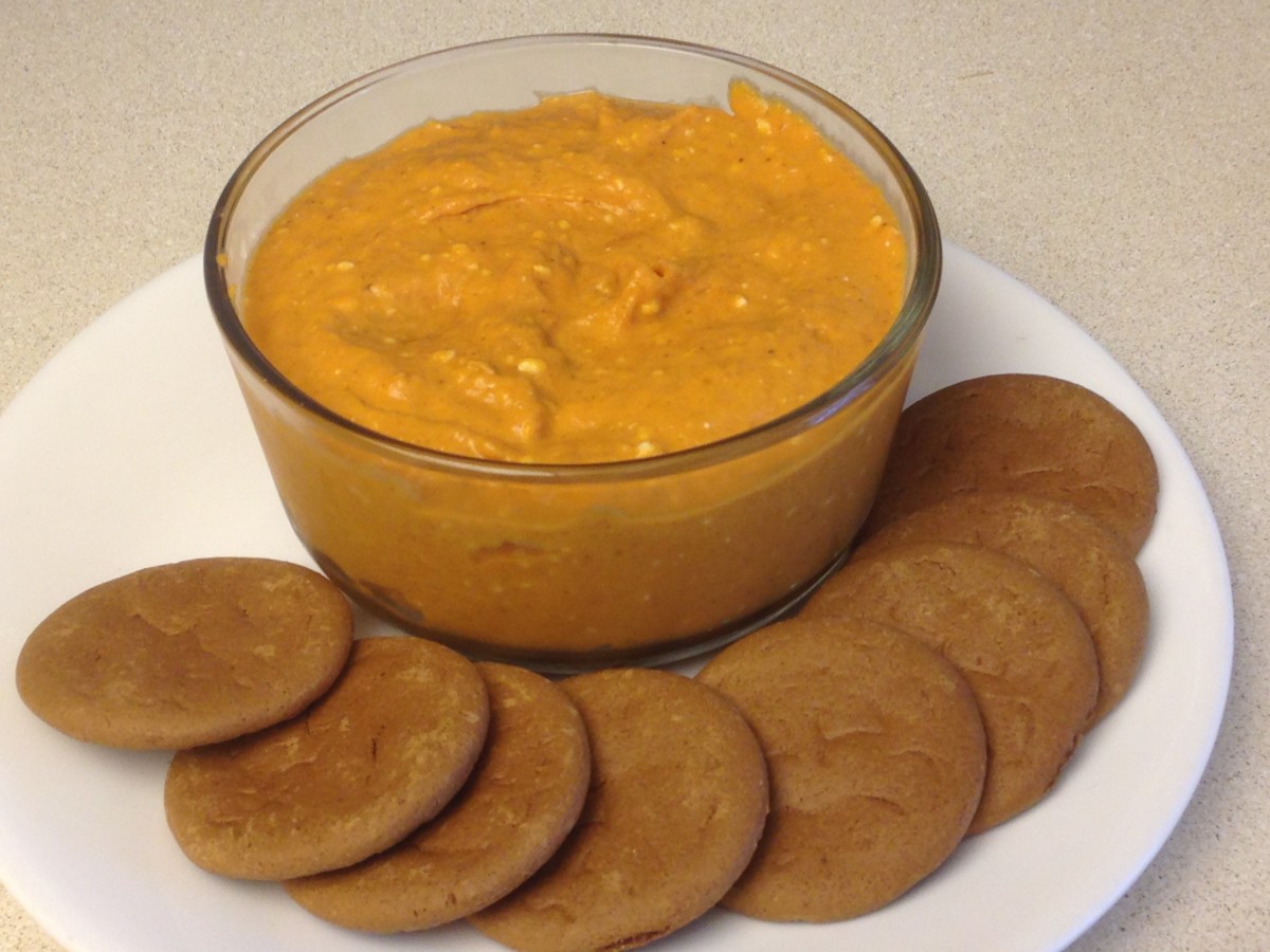 Pumpkin Dip with Ginger Snaps