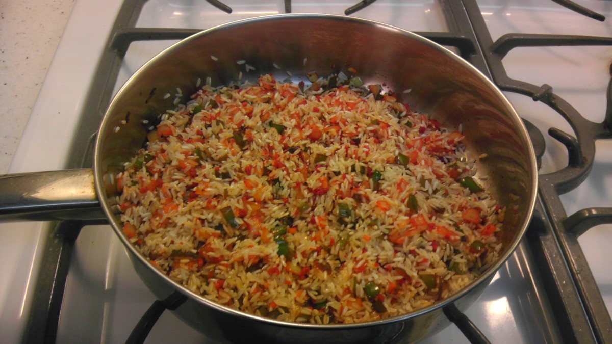 https://images.saymedia-content.com/.image/t_share/MTc0NjE4NjA0OTYzMzA5NTU4/vegetarian-arroz-con-gandules-a-modern-take-on-puerto-rican-rice-and-beans.jpg