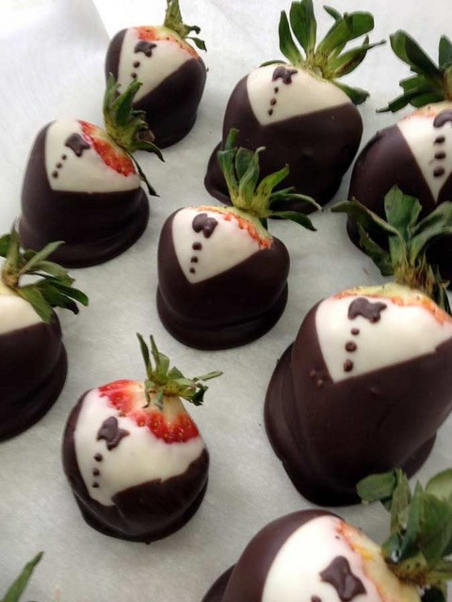 Wedding Tuxedo Chocolate Strawberries