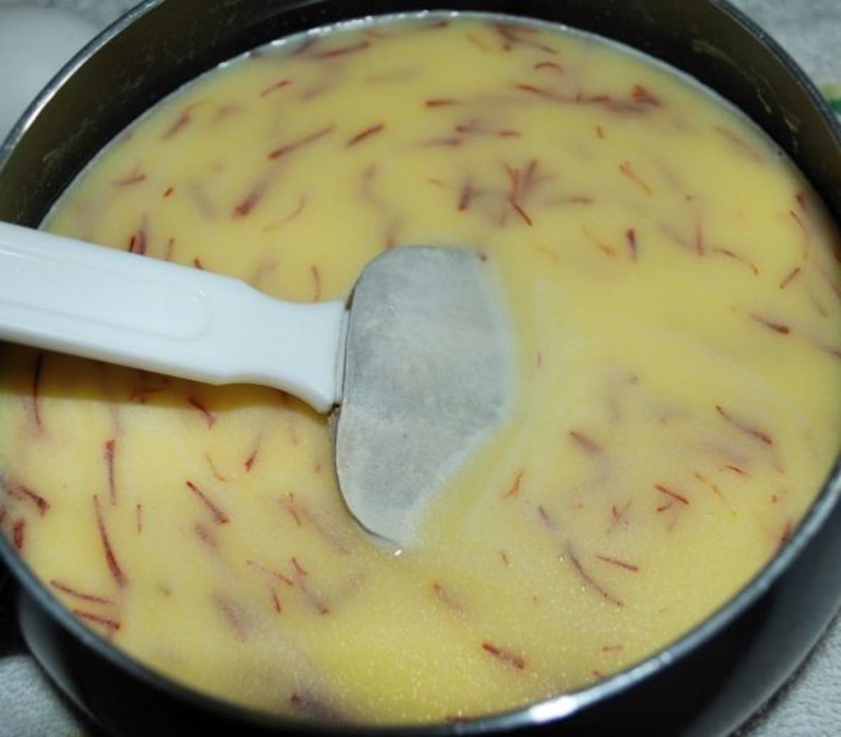 Preparing Your Milk-Saffron Liquid