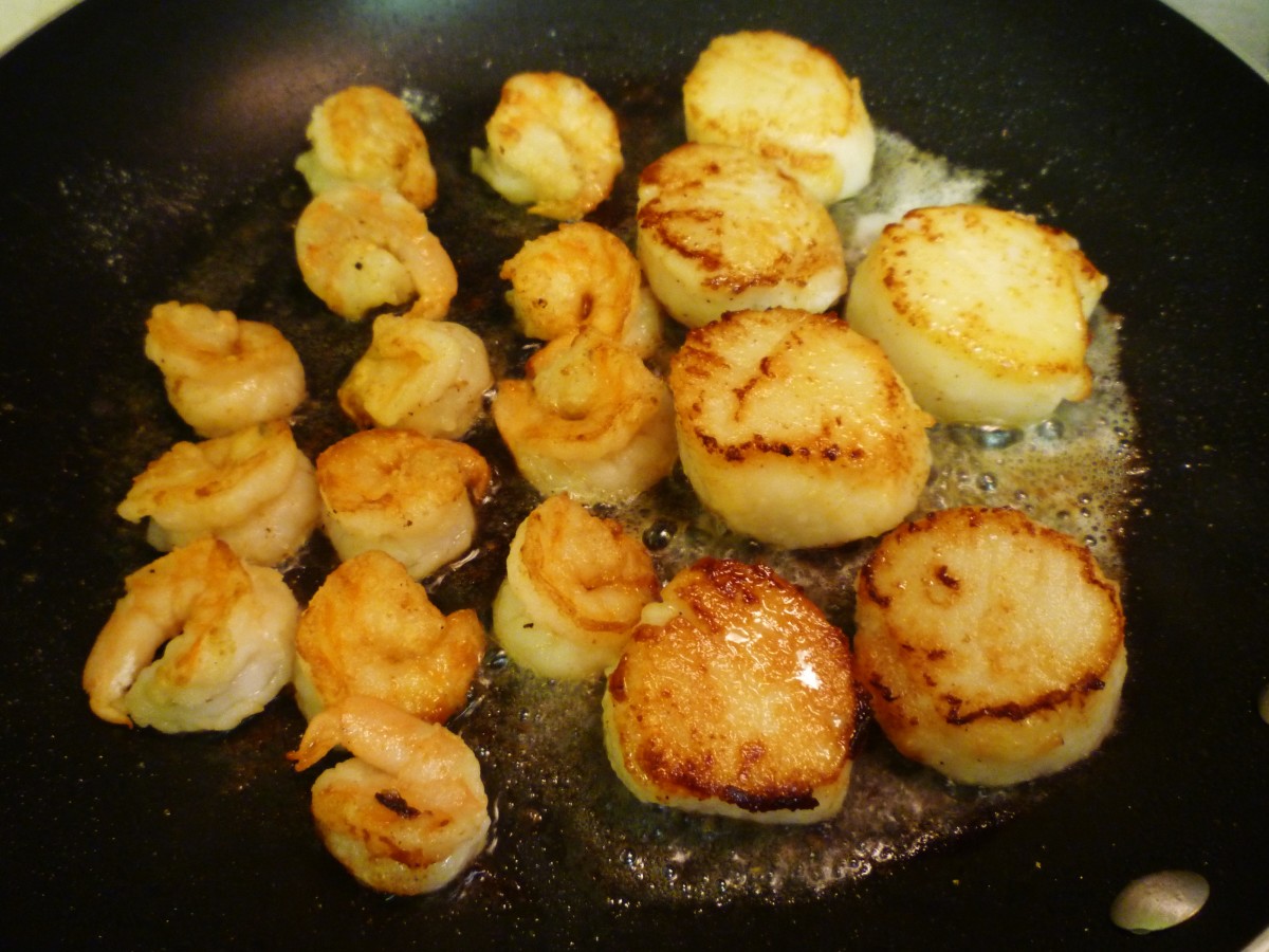Quick and Easy Fettuccine With Pesto, Shrimp, and Scallops Delishably