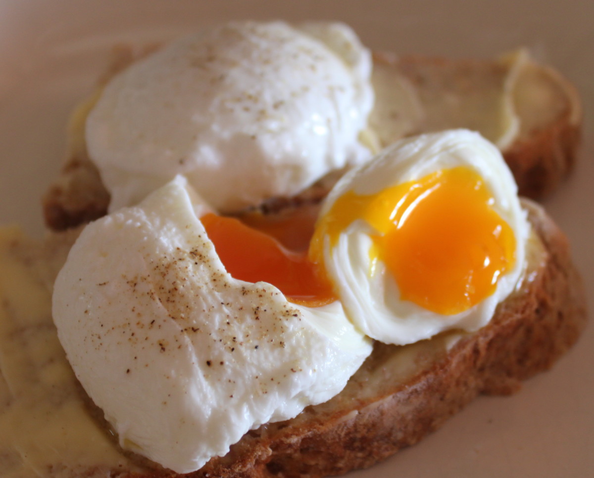 How to Poach Eggs Perfectly Every Time - Delishably