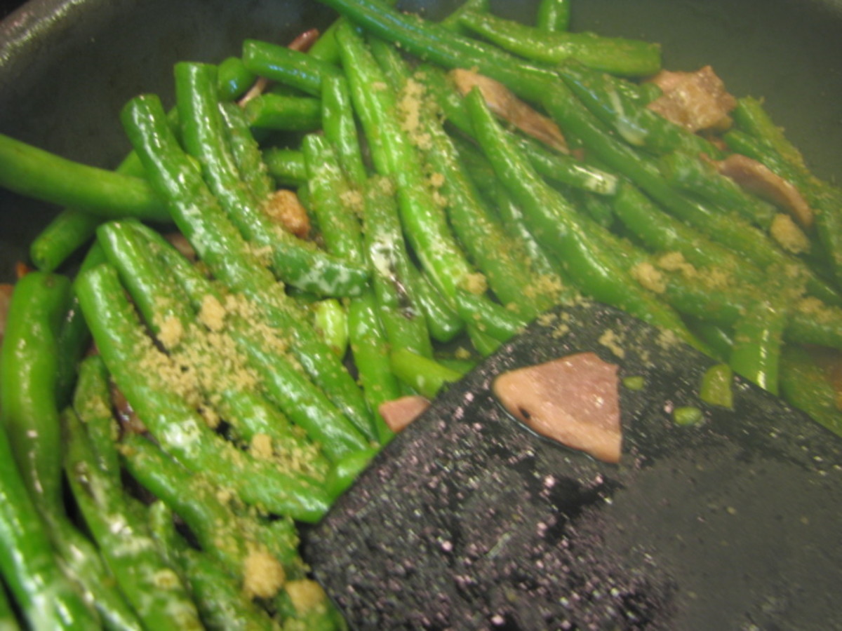 This green bean with turkey bacon recipe is a favorite for all ages. 