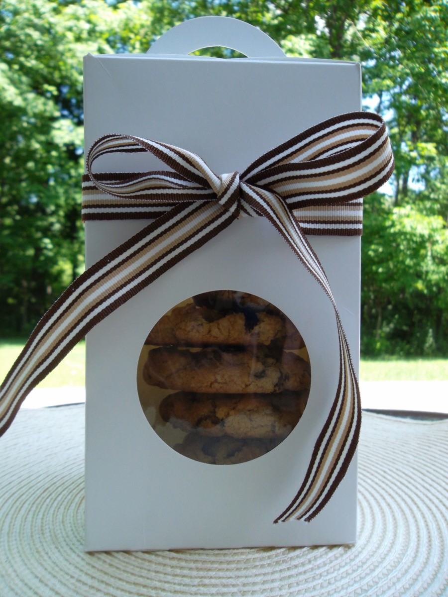 Wrap some homemade cookies up as a gift. Your friends won't be able to thank you enough!