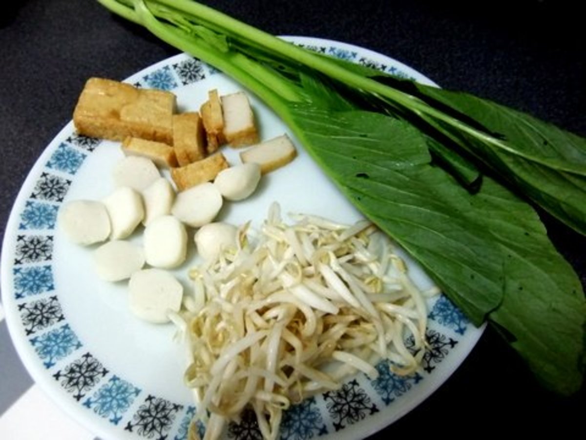Bean sprouts, fish balls, fish cakes and  sawi