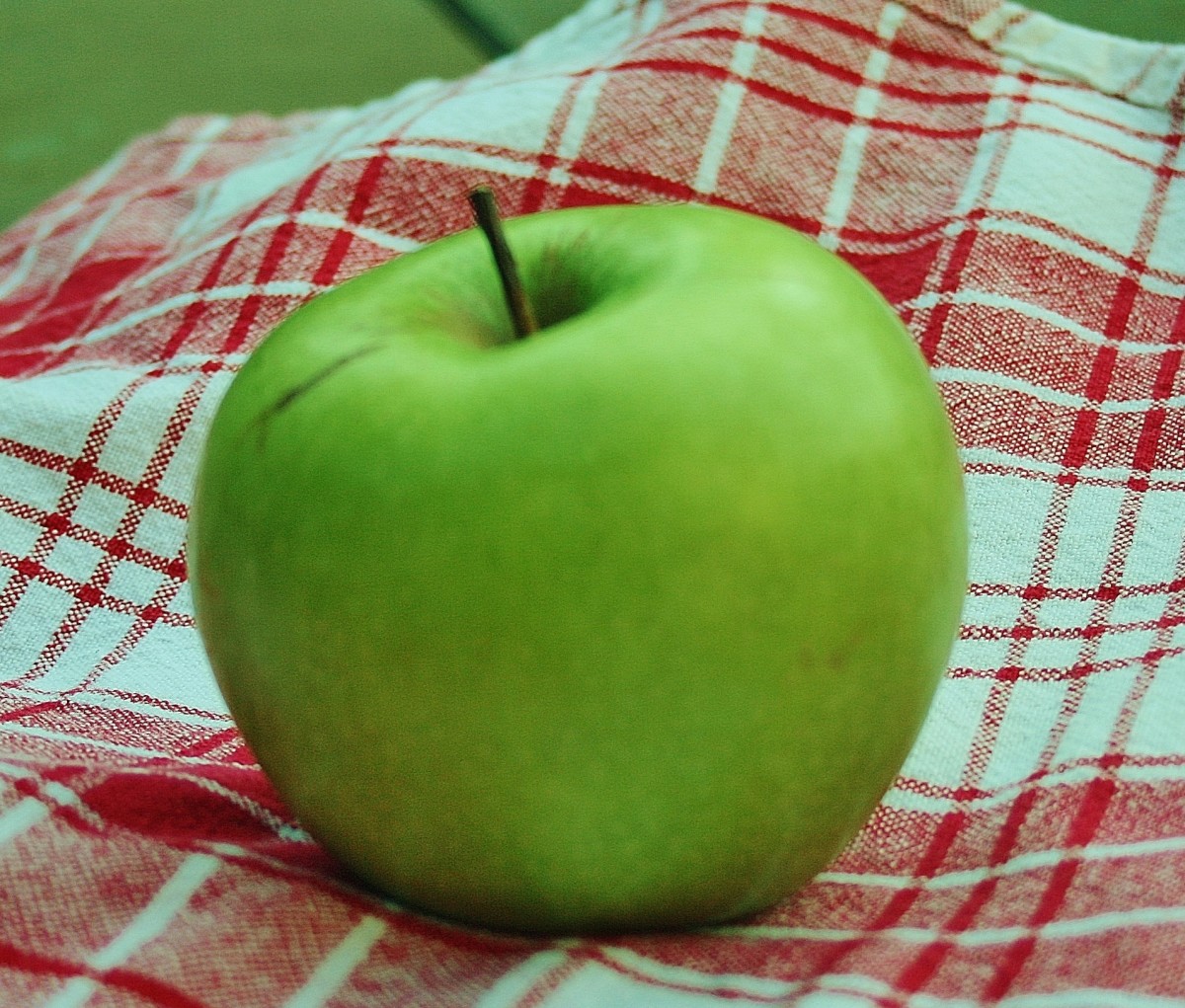 Granny Smith apples are firm & tart, perfect for this sweet & creamy apple pie recipe.