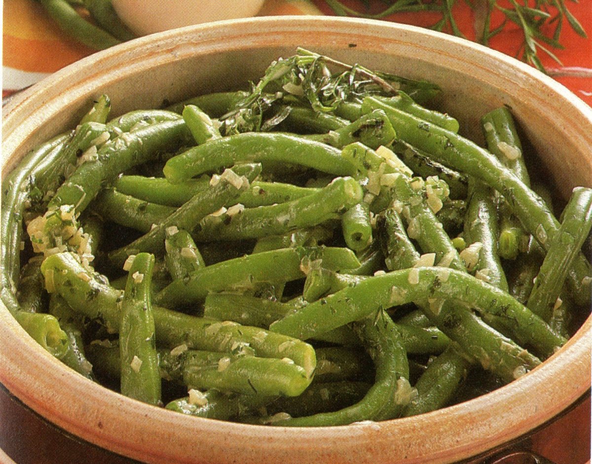 Green beans waiting to be paired with roasted meat