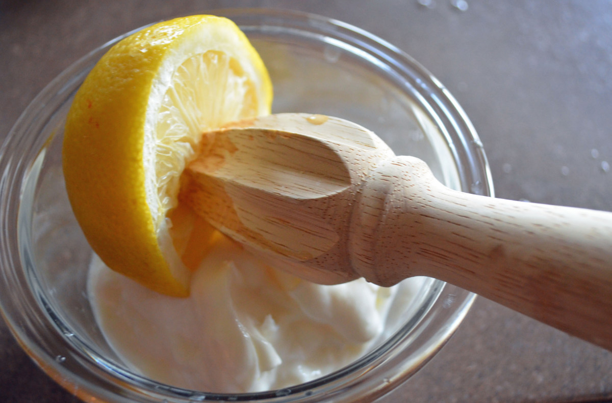 Mix lemon and sour cream.