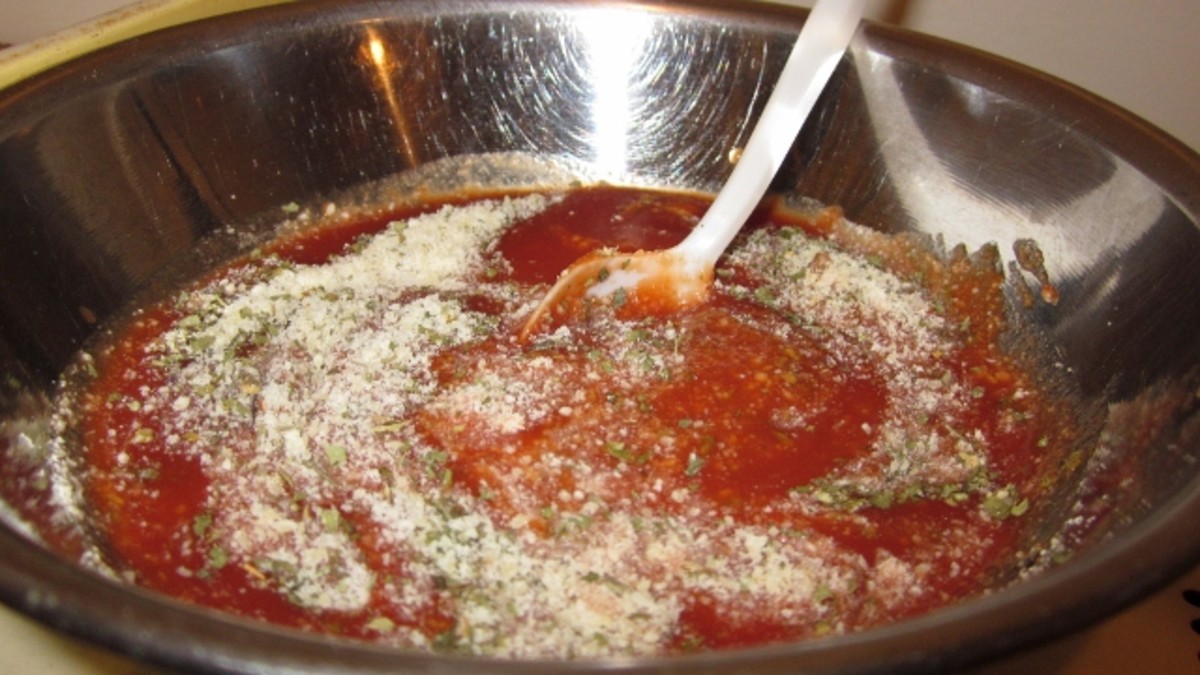The tomato sauce mixture has just the right ingredients to render the perfect Italian flavor.