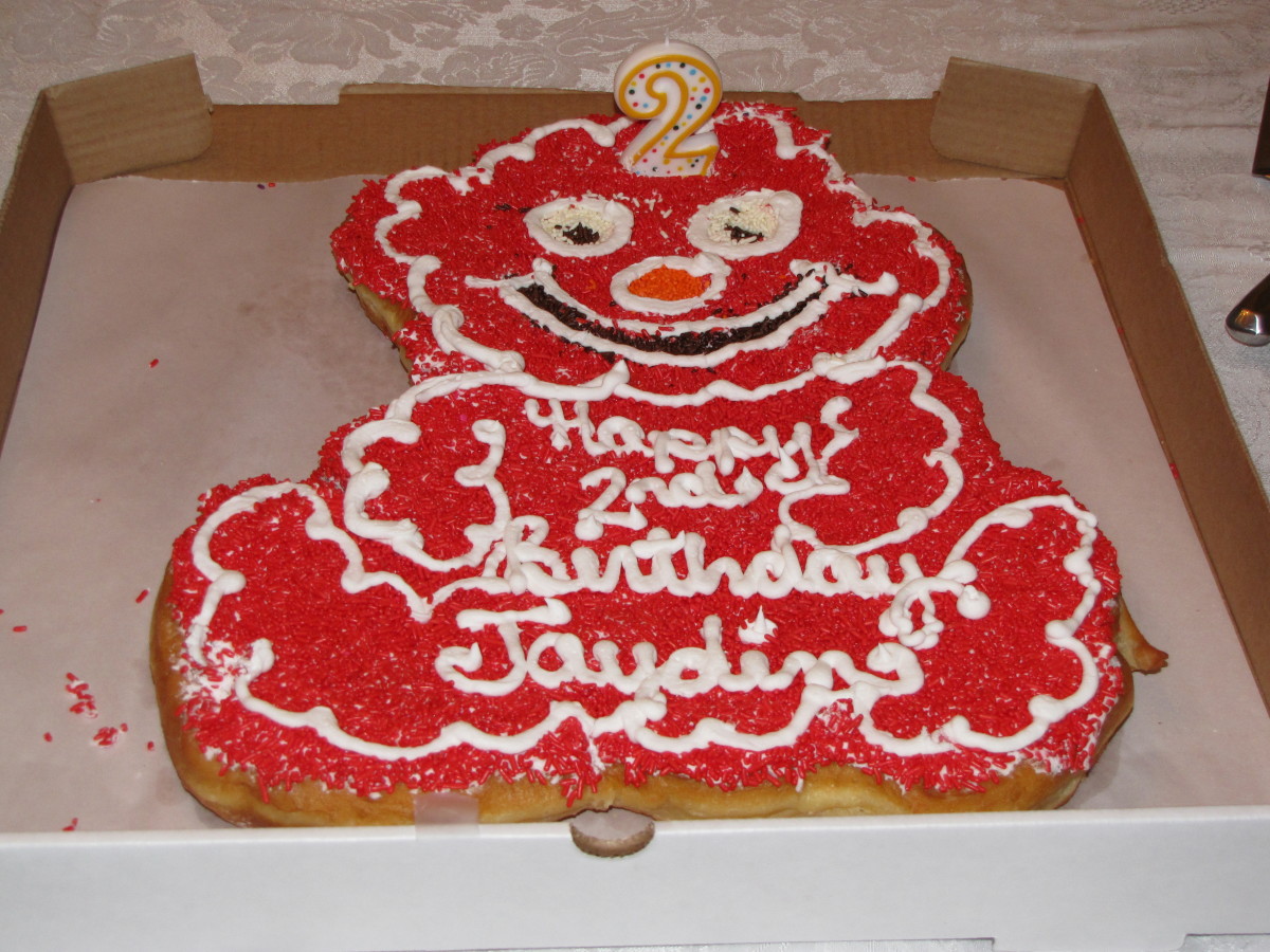 Here is a birthday clown-shaped donut cake.