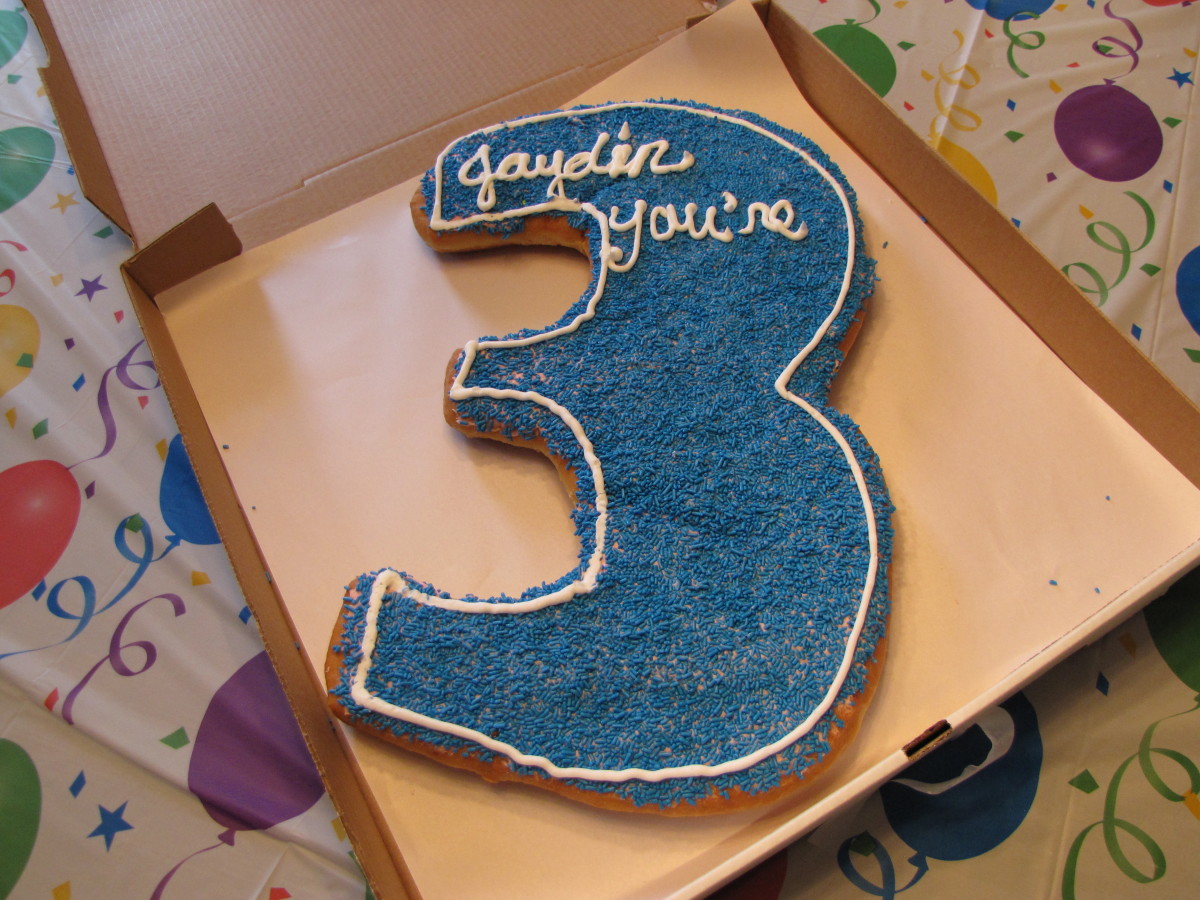 Review Donut Cakes From Allie's Donuts in North Kingstown, RI