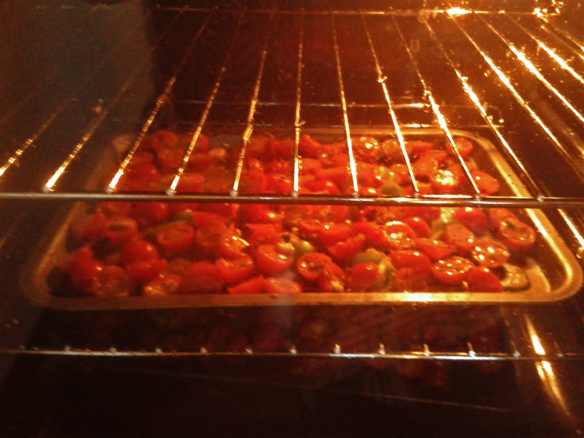 How to Cook Oven-Baked Tomatoes