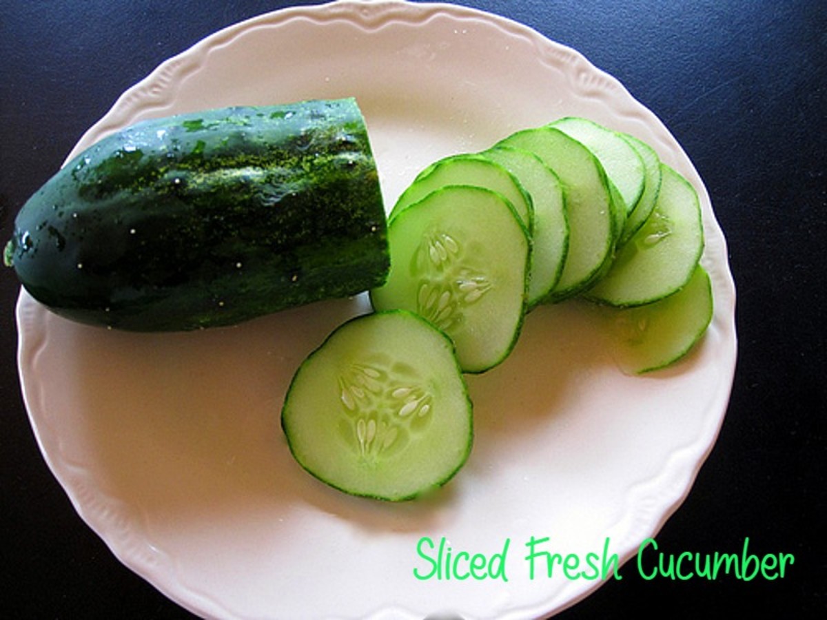 Fresh cucumber slices 