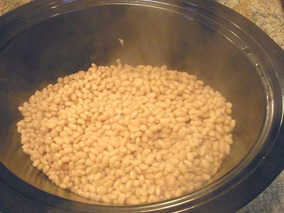 Steaming-hot parboiled beans ready for the recipe. The apparent "fuzziness" in this photo is actually steam rising from the still-hot beans.