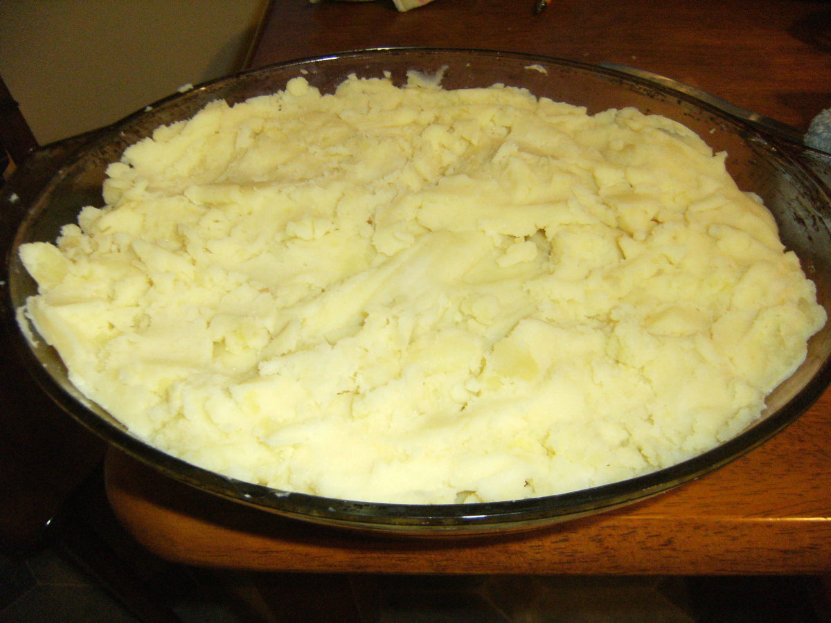 To make ridges, use the edge of the spoon to lift the potato slightly up in some places.