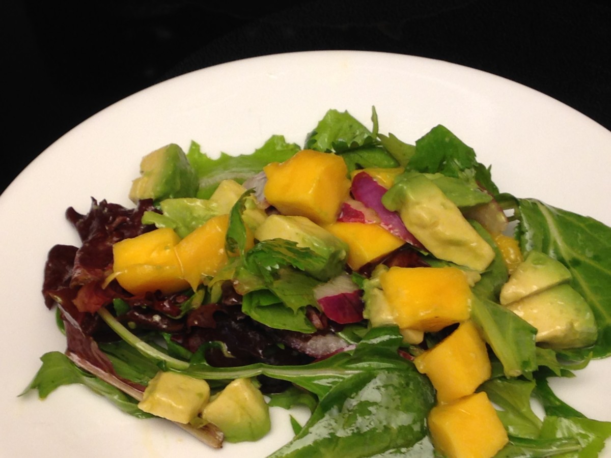 10 Green Salads Featuring Fruit (Including Strawberry Spinach and