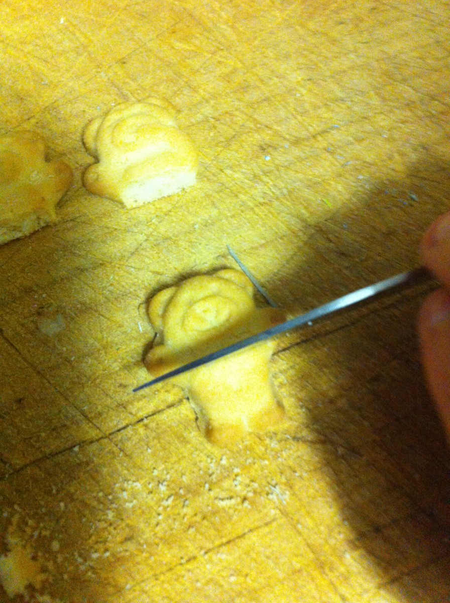 Cut the bottoms off the Tiny Teddy biscuits. Keep the heads.