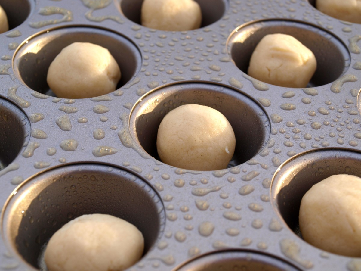 Form 1" balls with the cookie dough and place into the prepared baking tray.