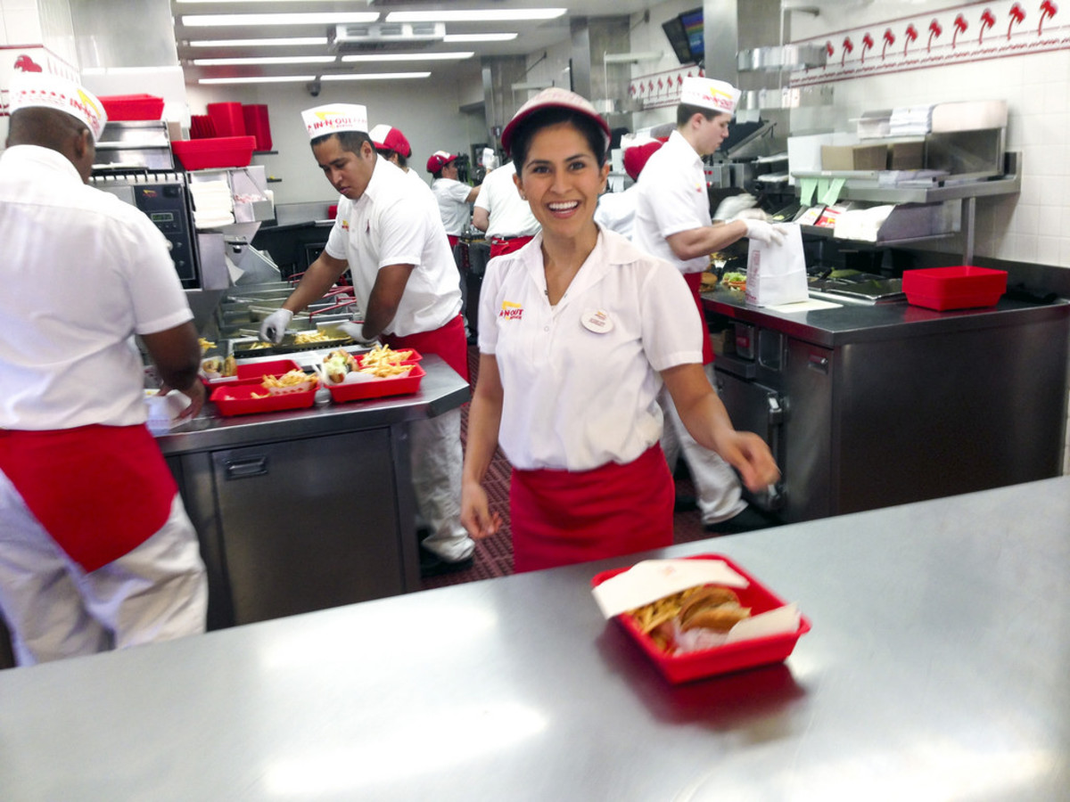 Service With A Smile My Experience Working For In N Out Burger Delishably Food And Drink