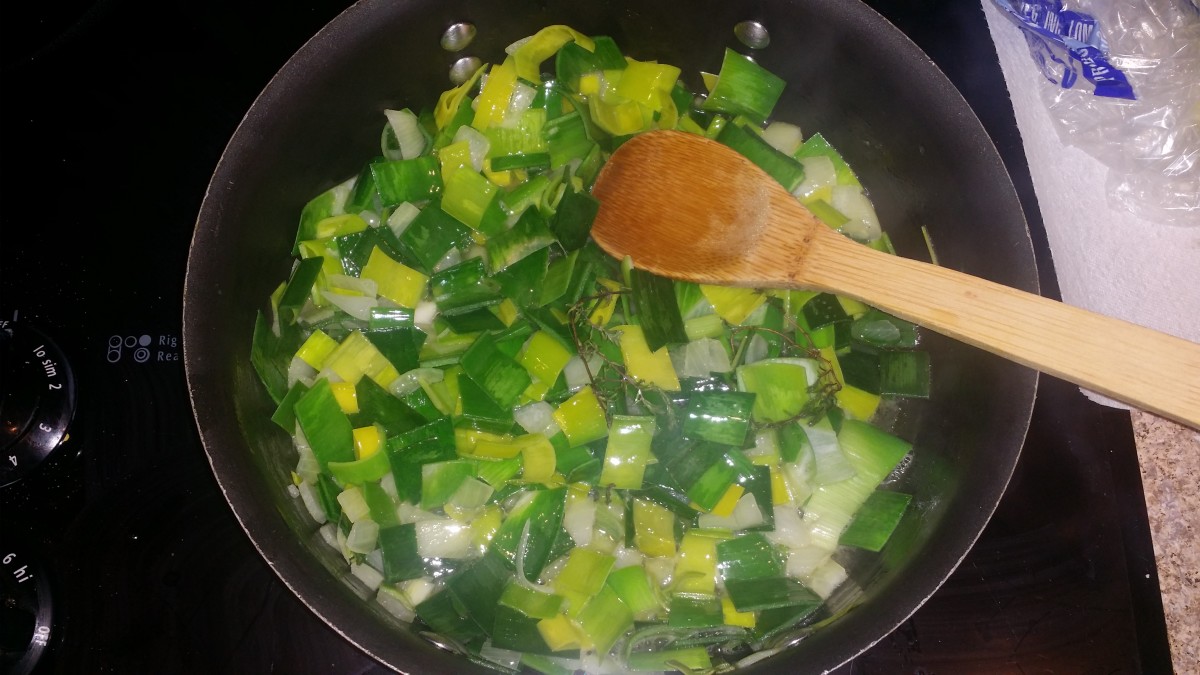 Cook the leeks and onions.