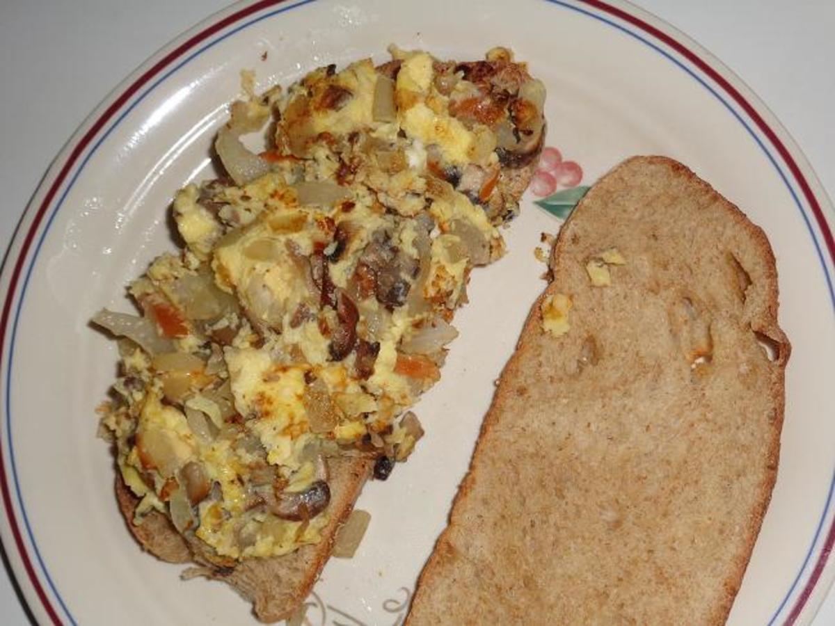 Eggs served on bread