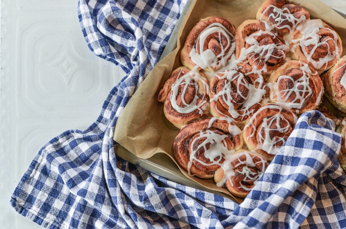 One Recipe That Makes Cinnamon Rolls Doughnuts And A Cinnamon Roll Cake Delishably Food And Drink