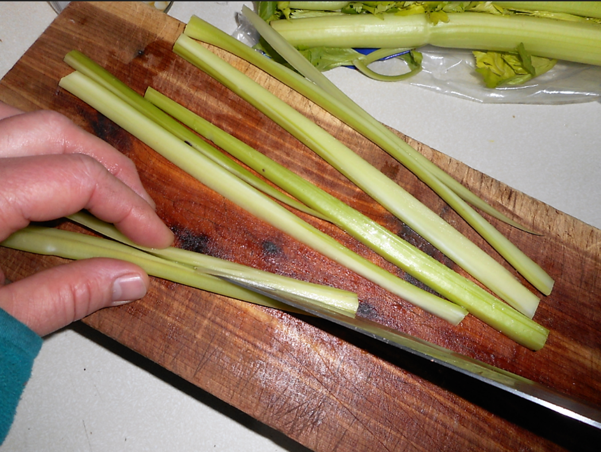 https://images.saymedia-content.com/.image/t_share/MTc0NjE5NTg3MTY4NDQ2NDU0/minnesota-cooking-celery-an-easy-way-to-dice.png