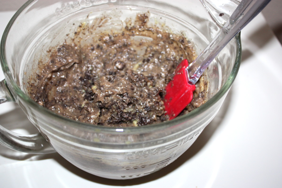 Take pudding out of the fridge and mix in cookie crumbs.Take pudding out of the fridge and mix in cookie crumbs.
