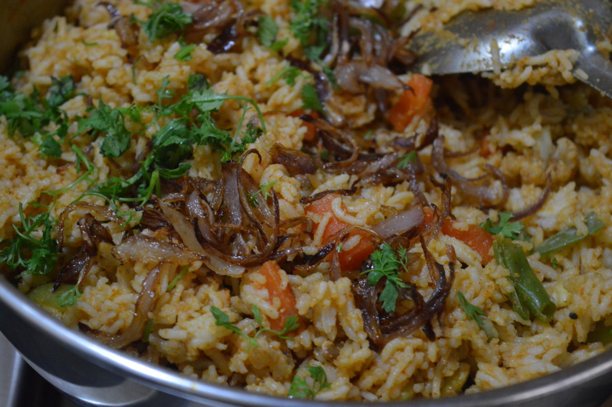 Step 7: Mix 3/4 portion of fried onion juliennes and chopped coriander to the pulao.