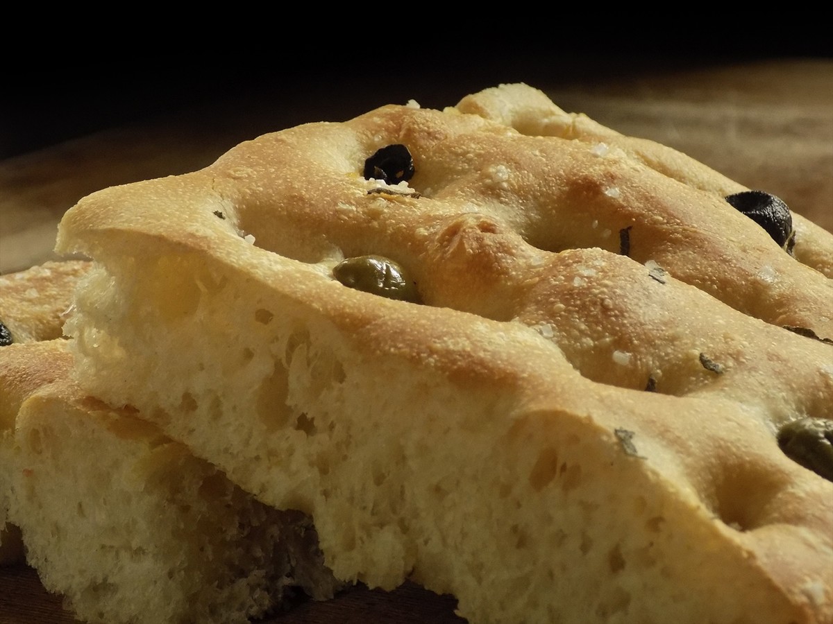 Focaccia with olives 