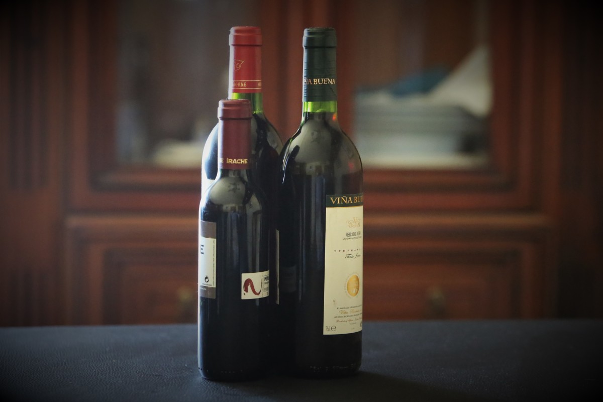 A Wine Professional's Guide to Tasting Wine Delishably