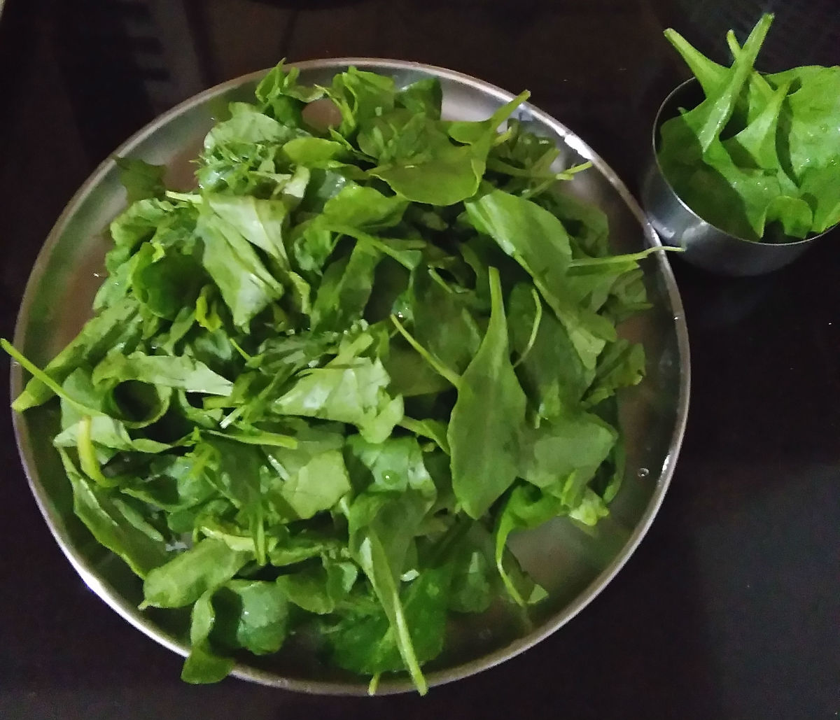 Step one: Wash the spinach. Finely chop 8 leaves. 